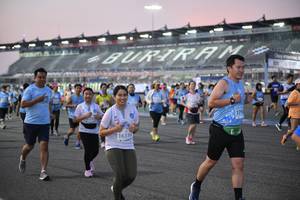 BIB: 5047, 52980
                            <button type="button" onclick="openModal(10463351)" class="btn btn-primary btn-sm float-right btn-popup" data-toggle="modal" data-target=".modal-high-quality">
                        <i class="fas fa-shopping-cart"></i> Add to Cart
                    </button>
                                            <button type="button" onclick="isThisMe(10463351, true)" class="btn btn-success btn-sm float-right btn-popup btn-isme hidden" data-toggle="tooltip" data-placement="bottom" title="นี่คือรูปของคุณใช่ไหม คลิกที่นี่เพื่อเอาเข้าอัลบั้ม">
                        <i class="fas fa-plus"></i> Add to album
                    </button>
                    <button type="button" onclick="isThisMe(10463351, false)" class="btn btn-warning btn-sm float-right btn-popup btn-isnotme hidden">
                        <i class="fas fa-ban"></i> Remove from album
                    </button>